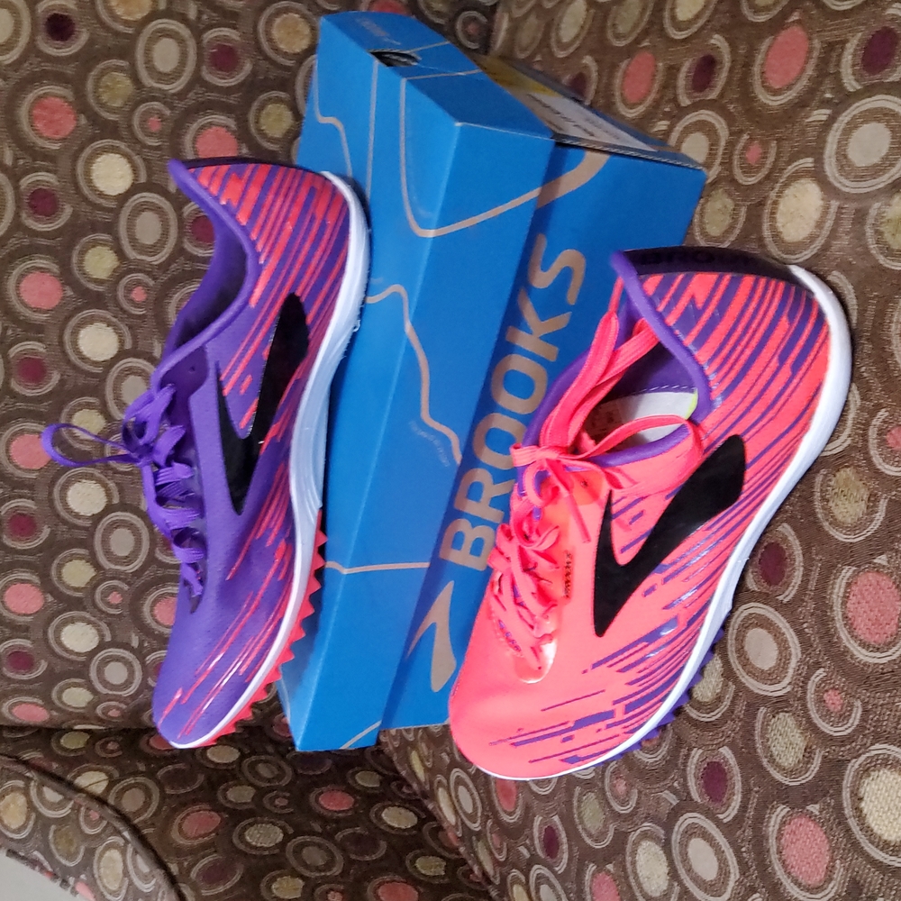 Women’s Brooks Mach 18 track shoes size 11 fiery coral/electric purple like new